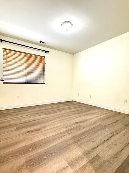 Building Photo - 1319 Jacaranda Cir
