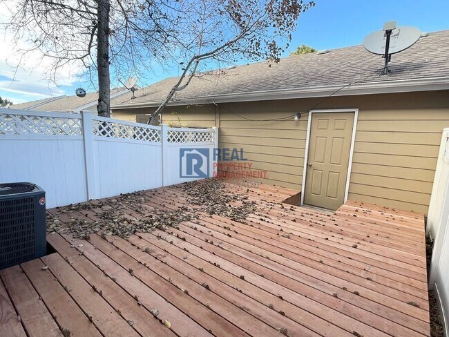 Building Photo - 15612 E 96th Way