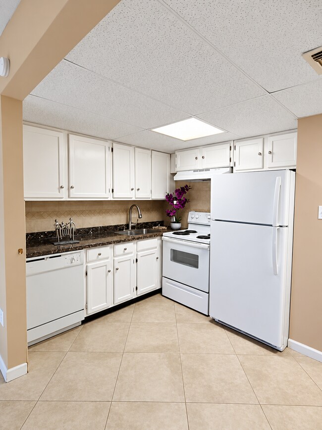 Building Photo - 2500 Harn Blvd