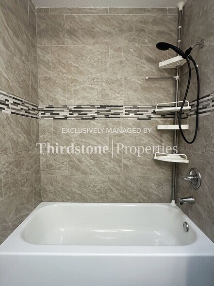 Building Photo - 8544 Oak Leaf Rd