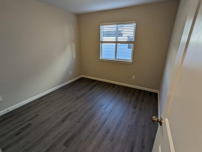 Building Photo - 5277 N Toben Ct
