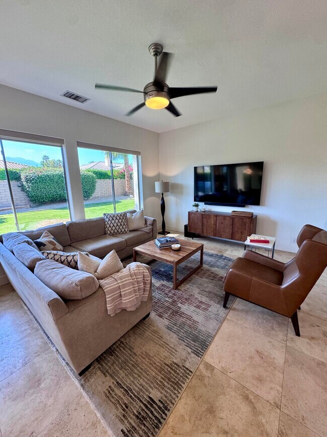 Building Photo - 102 Cll Los Hibiscos