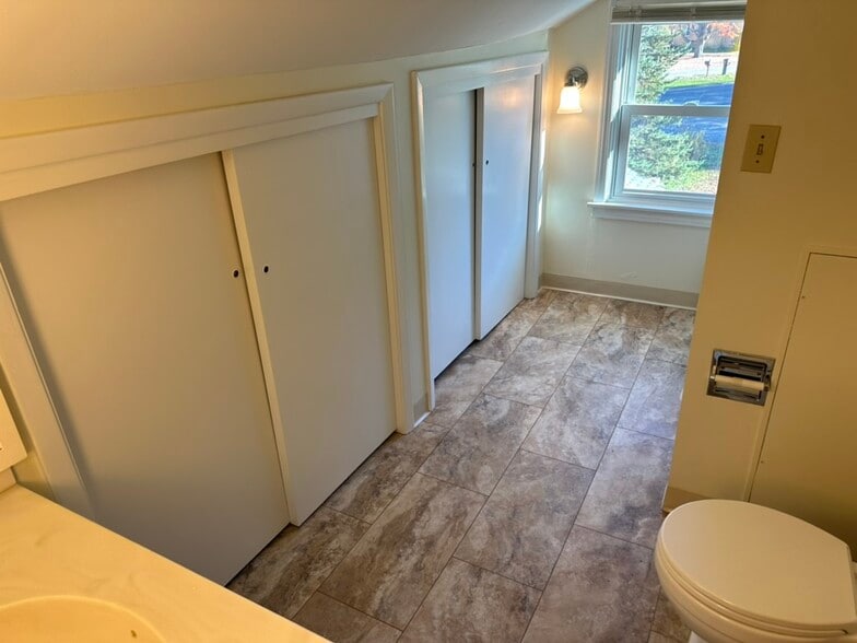 Bathroom - 4056 Park Ave