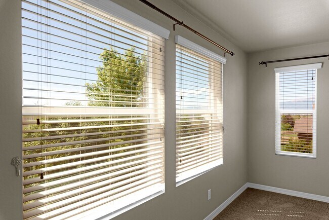 Building Photo - Beautiful home available to move in 08/04/...