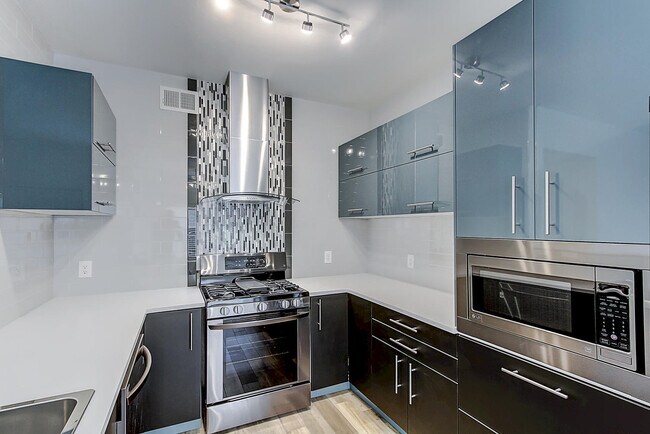 Building Photo - 8381 Pebble Creek Way