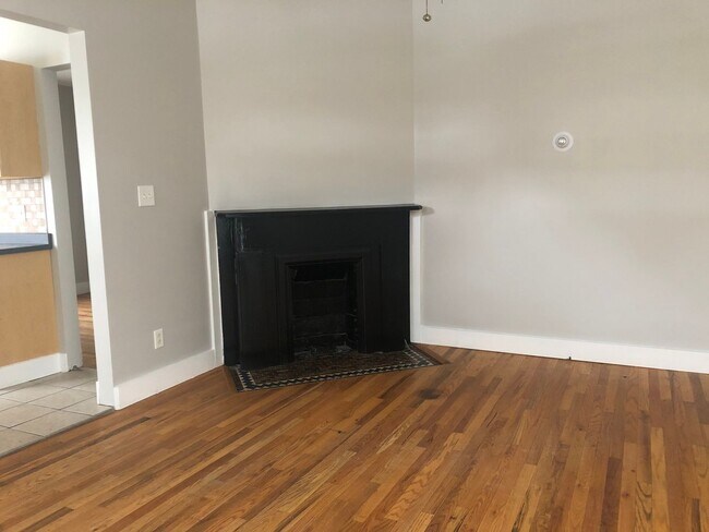 Building Photo - 472 Pearl St