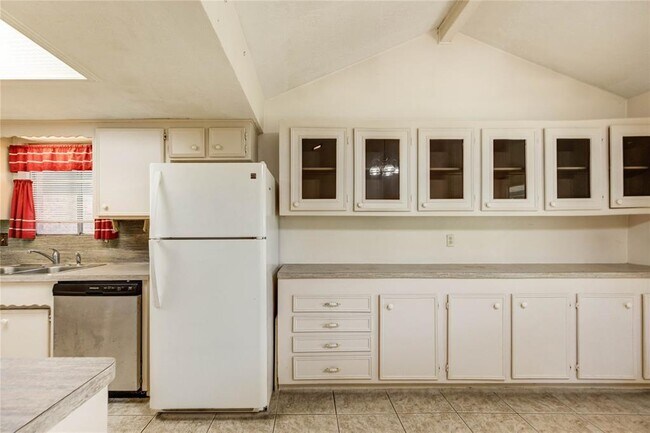 Building Photo - 13634 Greenridge Dr