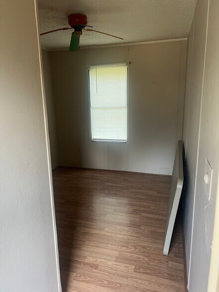 Building Photo - 235 Button Wood Ln