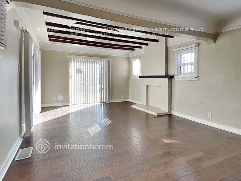 Building Photo - 3003 Hillcrest Dr
