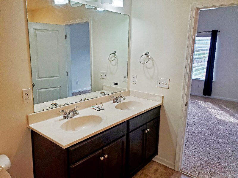 Building Photo - 814 Hillsdale Ave