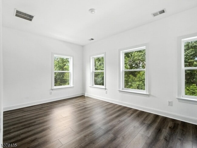 Building Photo - 701 Abbe Rd