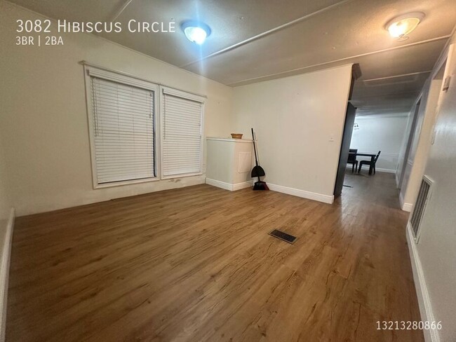 Building Photo - 3082 Hibiscus Cir