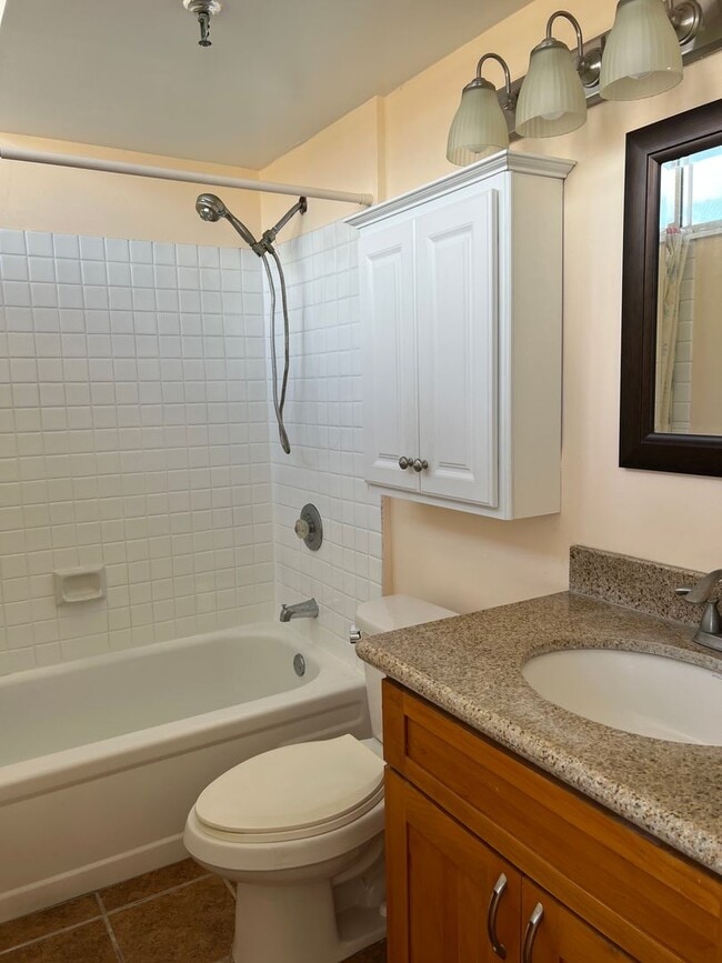Building Photo - Ocean Vista - Spacious 2 Bedroom 2 Bath 1 ...