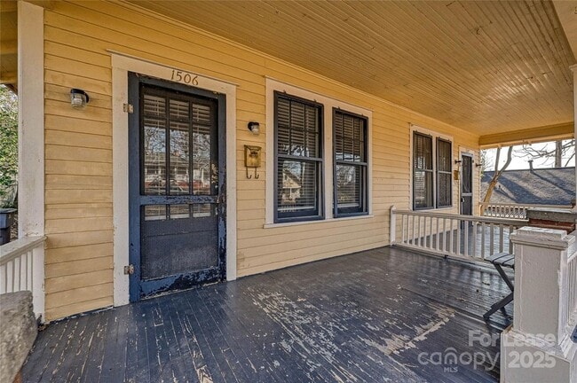 Building Photo - 1506 Nassau Blvd