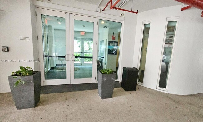 Building Photo - 2020 Prairie Ave