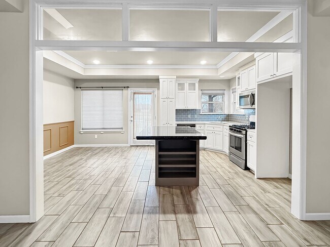 Building Photo - Stunning New Construction in Broken Arrow!