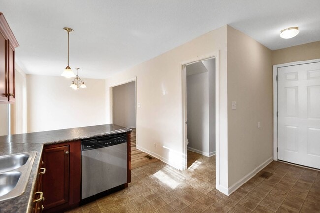 Building Photo - Pet Friendly Three Bedroom!