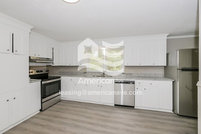Building Photo - 5434 Lake Dr