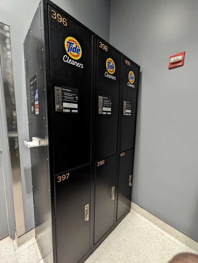 Building Photo - 100 E 14th St