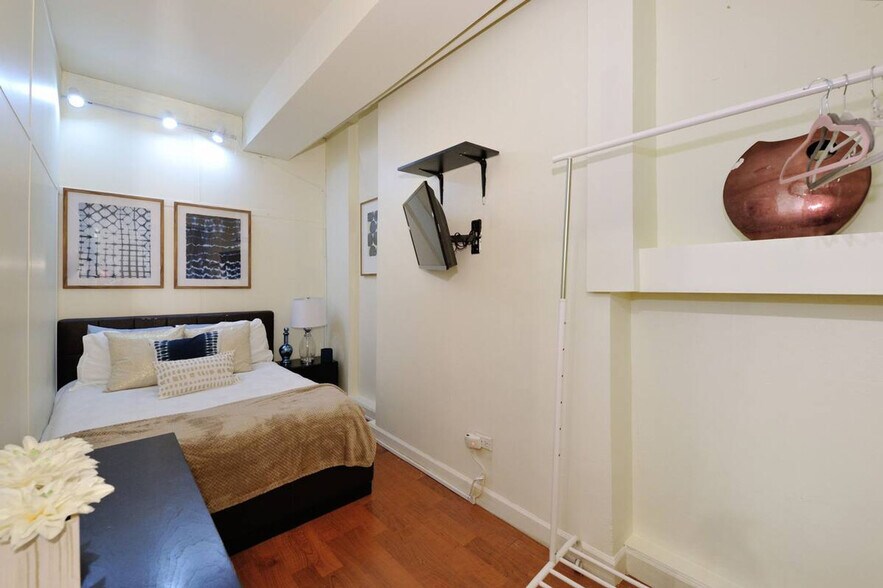 Building Photo - 474 9th Ave