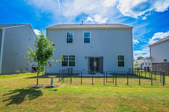 Building Photo - 1017 Ella Bengel Dr