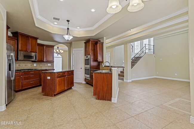 Building Photo - 6285 Wildwood Ct