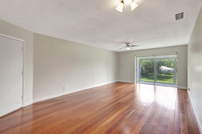 Building Photo - 10789 N Military Trl