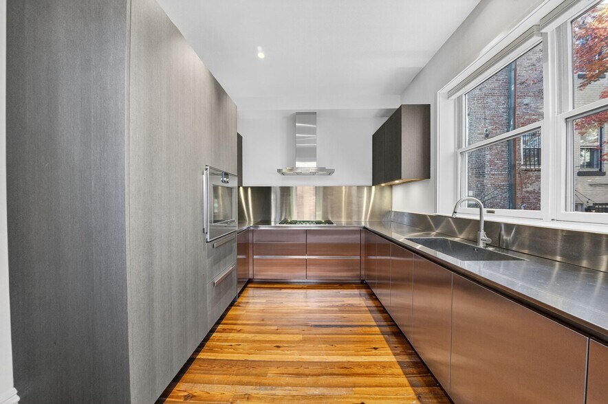 Building Photo - 917 O St NW