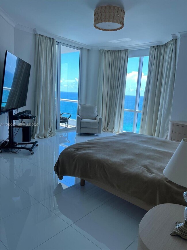 Building Photo - 16051 Collins Ave