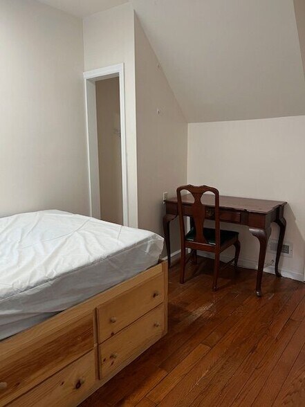 Building Photo - 277 Congress St