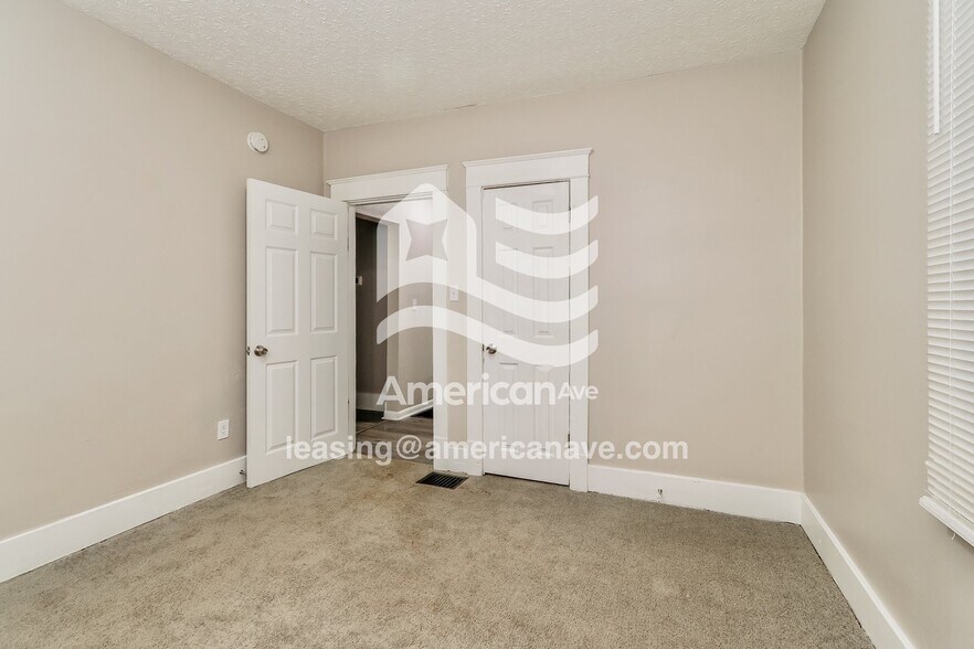 Building Photo - 403 S 38th St