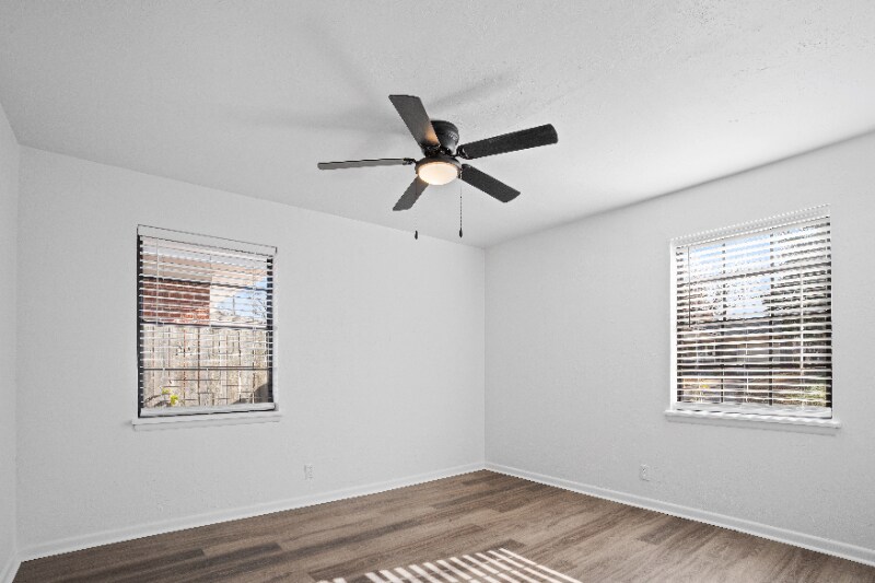 Building Photo - 513 Manor Dr