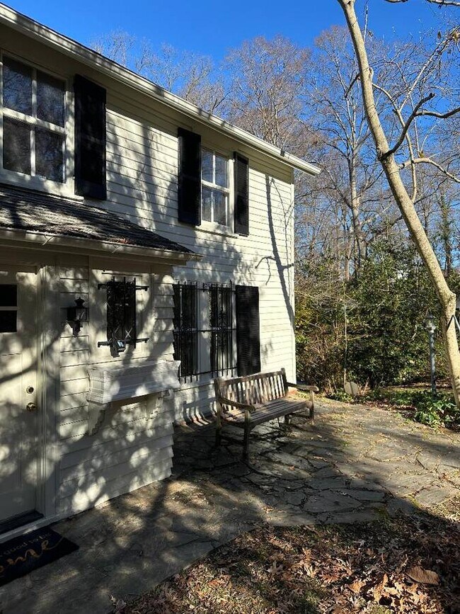 Building Photo - 6124 Old Dominion Dr