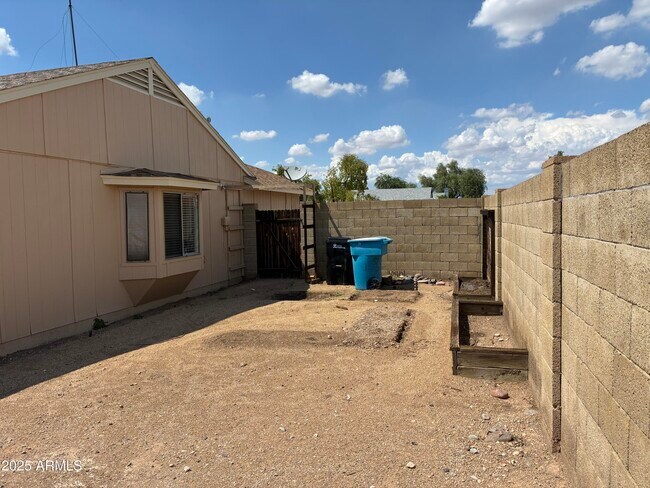 Building Photo - 3233 W Mohawk Ln