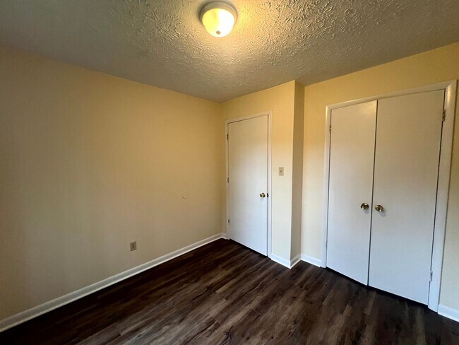 Building Photo - 417 Nottingham Dr