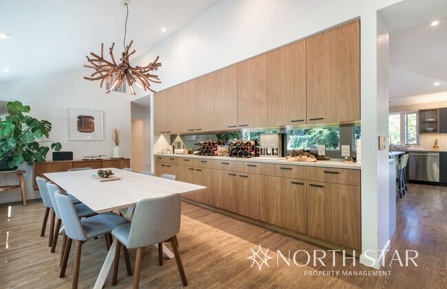 Building Photo - Perfectly located Lake Oswego Mid-century Modern Home with Lake Rights