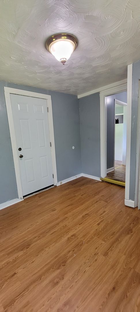 Building Photo - Beautiful Single Family 2 Bedroom with a B...