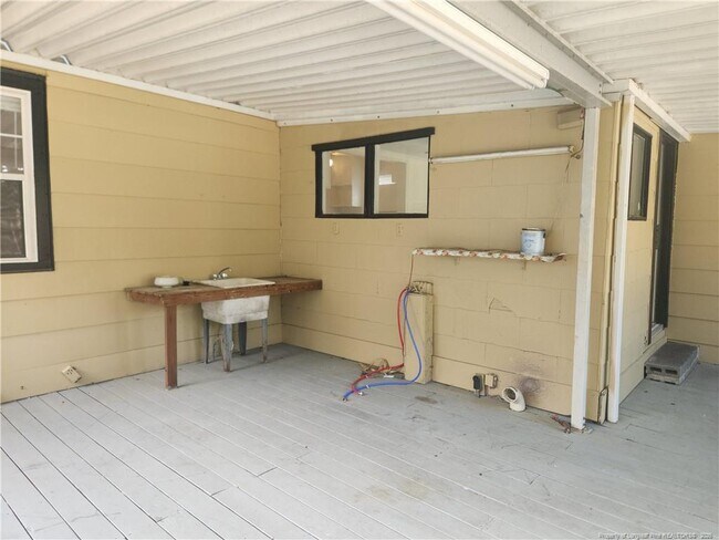 Building Photo - 227 Pinecrest Dr