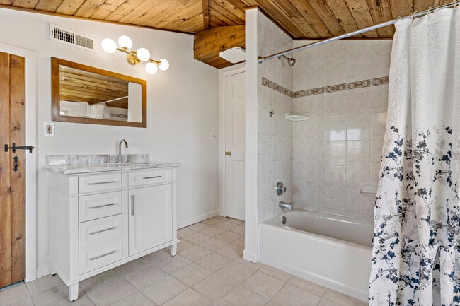 Building Photo - 14 2nd Ave