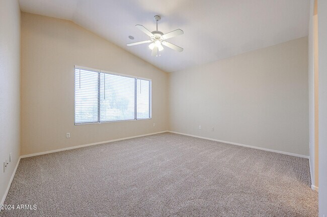 Building Photo - 6921 W Juniper Ave