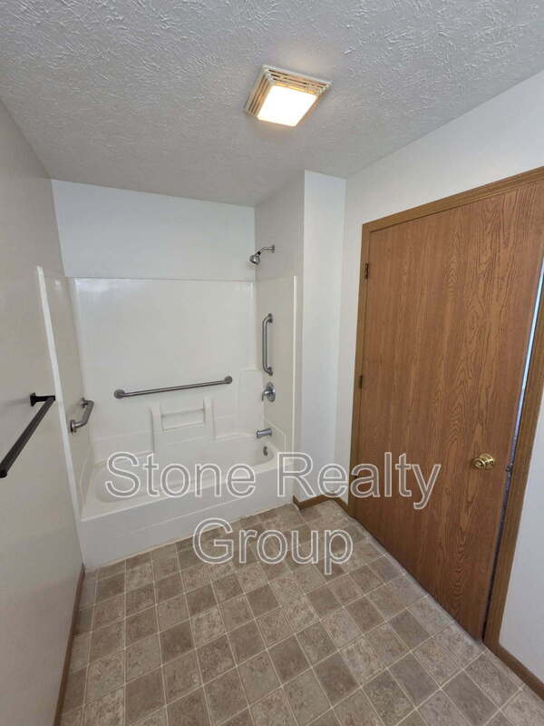 Building Photo - 651 N 25th St