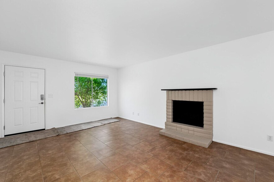 Building Photo - 1336 N 85th Pl