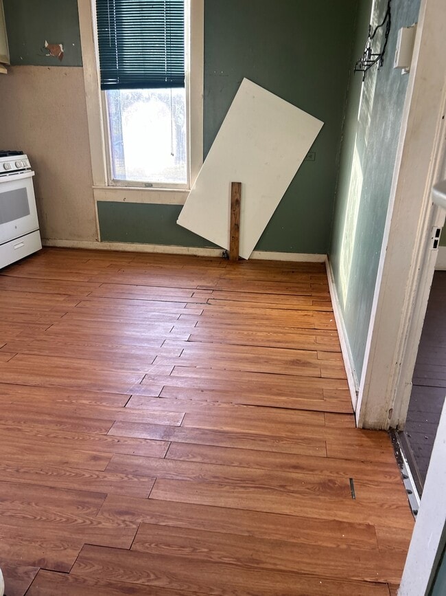 Building Photo - 206 Dallas St