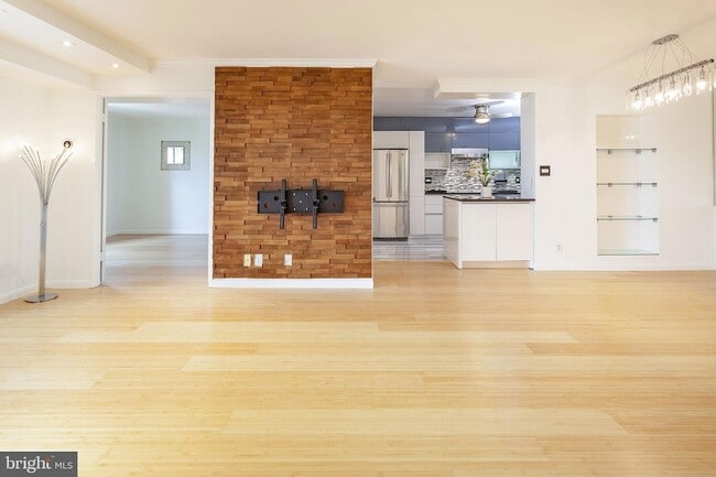 Building Photo - 5902 Mt Eagle Dr