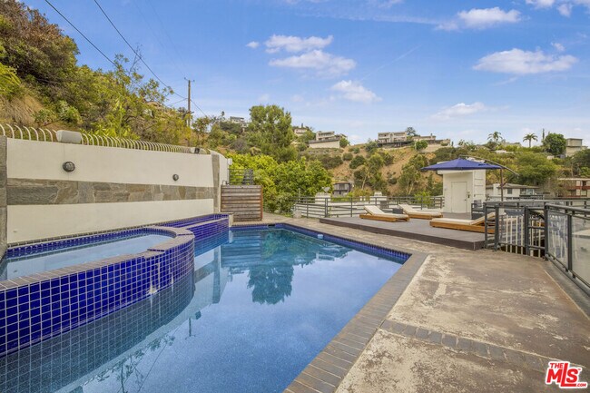 Building Photo - 8507 Franklin Ave