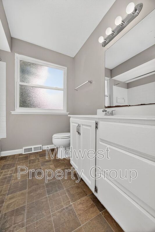 Building Photo - 813 Lynn Haven Ln