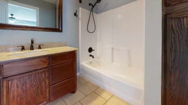 Building Photo - 203 E Cole Rd