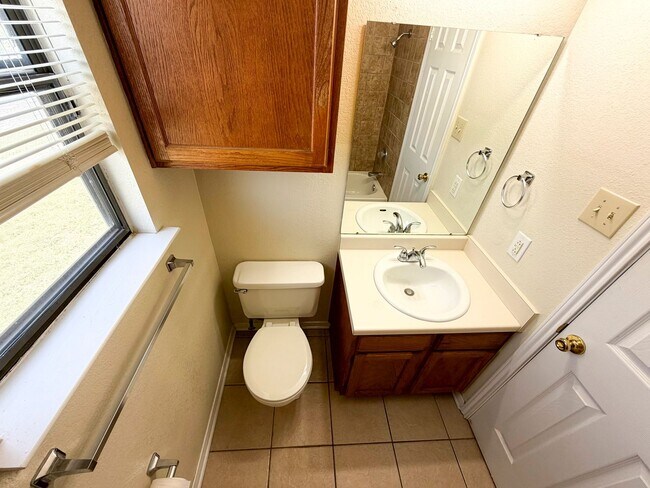 Building Photo - 2607 Bluebonnet Dr