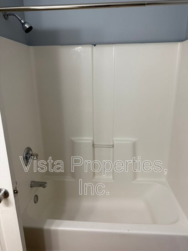 Building Photo - 1612 W Market St