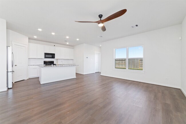 Building Photo - 4712 Peony Grn Dr